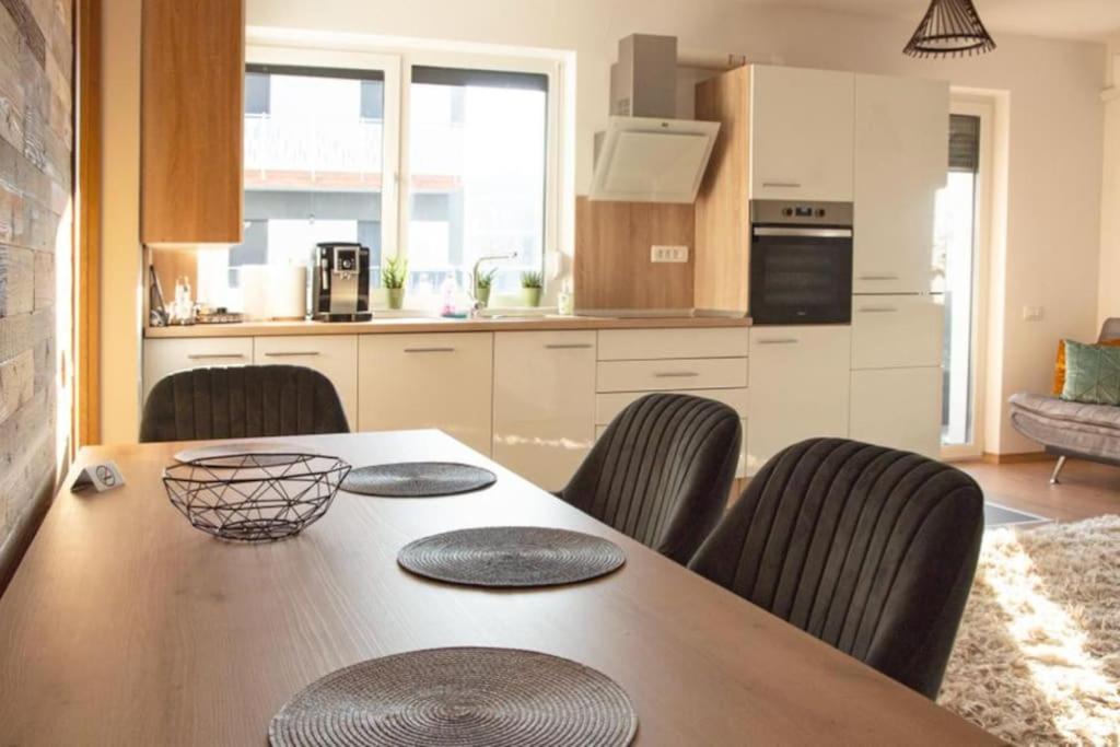 5 Dream Apartment 5 Cu Parcare Privata 오라데아 외부 사진